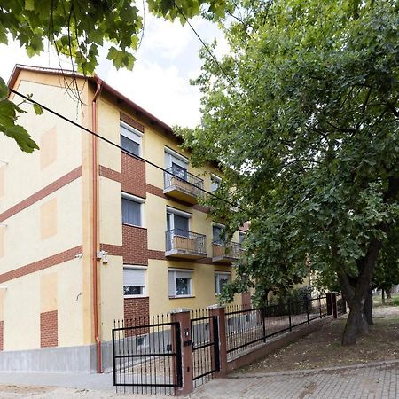 Angolkert Panzio Teglas Exteriör bild
