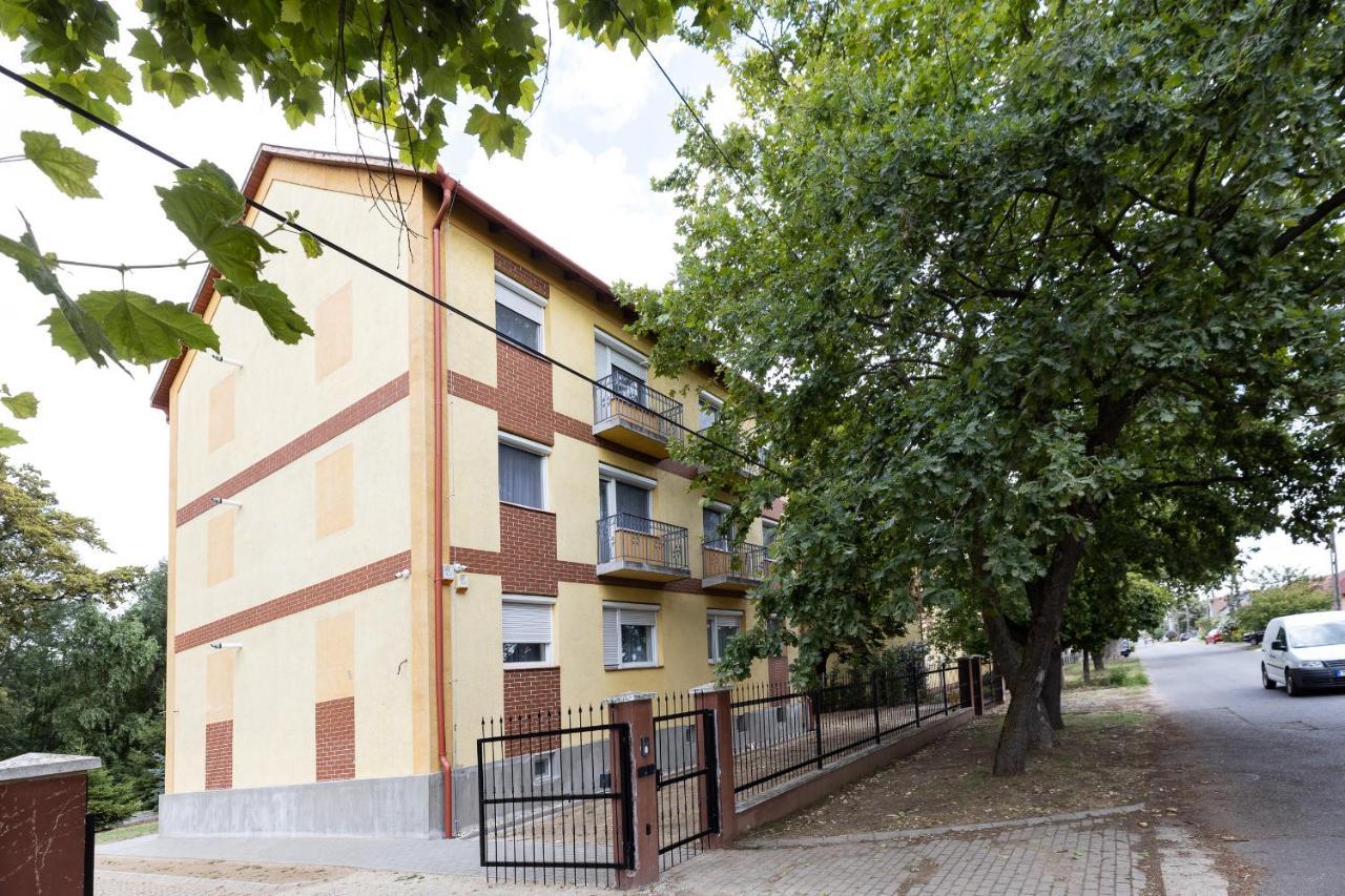 Angolkert Panzio Teglas Exteriör bild